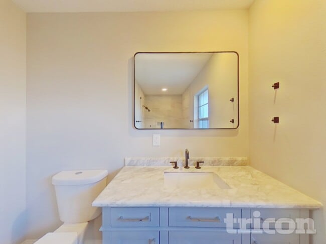 Building Photo - 4921 Simmons Rd