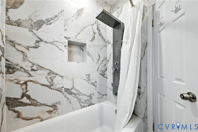 Building Photo - 2909 Woodcliff Ave