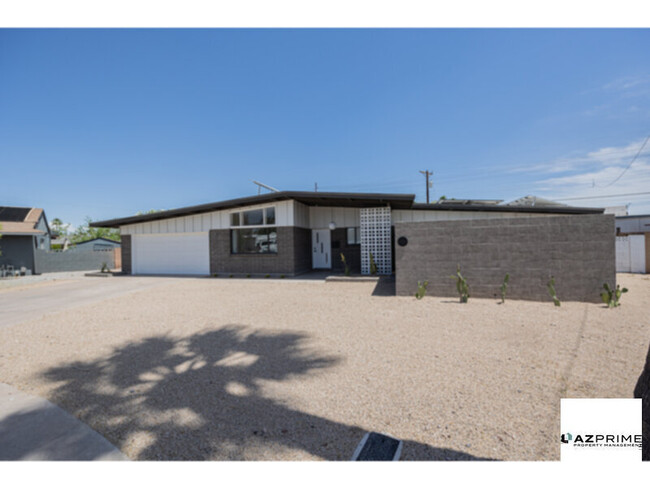 Building Photo - Rare 5/3 Tempe House with Casita and Priva...