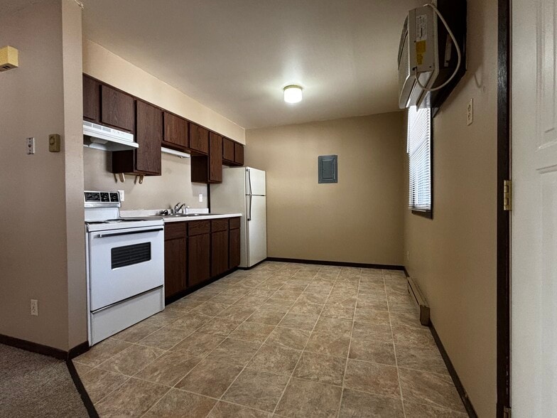 Kitchen - 3205 Seymour Rd