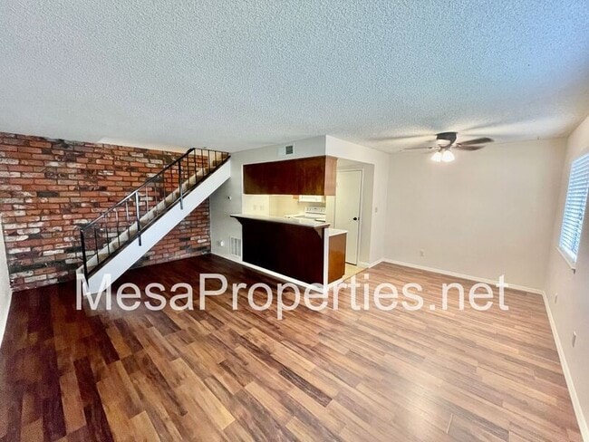 Building Photo - 2946 Winfield Ave