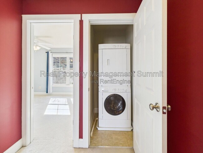 Building Photo - 350 Marquette Ct