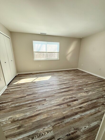 Building Photo - 135 Village Square Dr