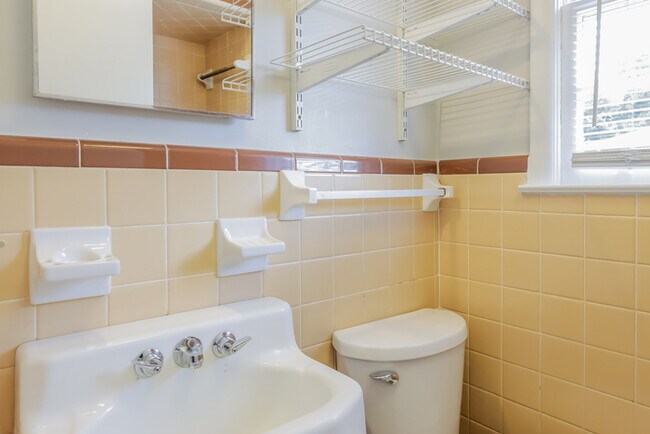 Building Photo - 510 S Georgetown Dr