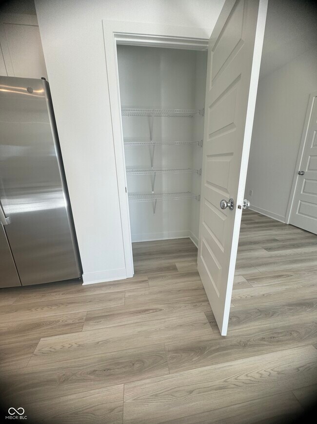 Building Photo - 9355 Kellner St