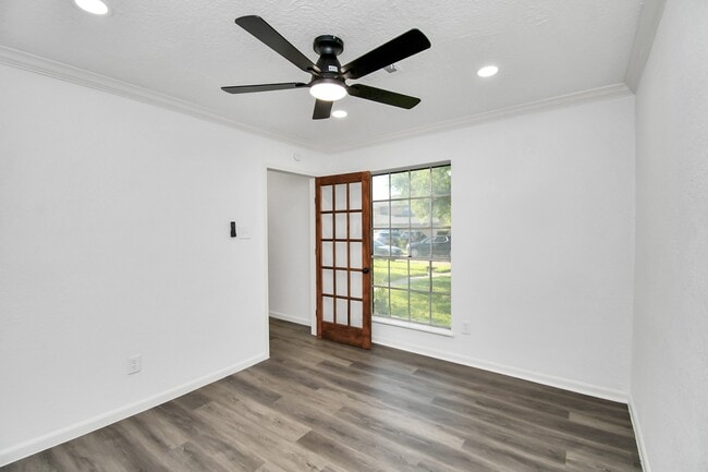 Building Photo - 7022 Castleview Ln