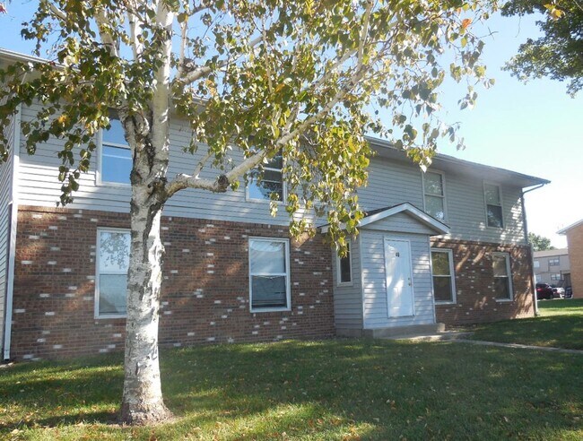 Primary Photo - 46 Bellevue Dr