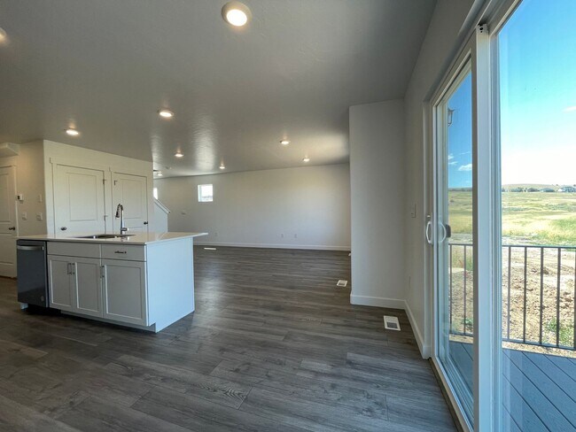 Building Photo - 3-Bedroom Townhome in Santaquin!
