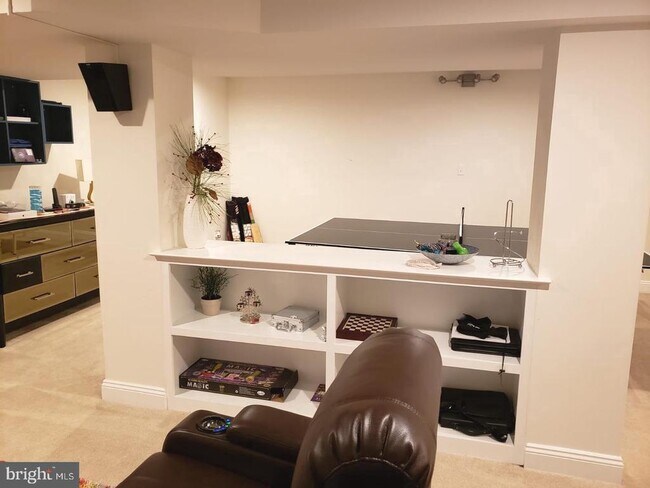 Building Photo - 323 W Boulder Dr