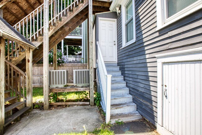 Building Photo - Sono Area of Norwalk 1 Bedroom apartment