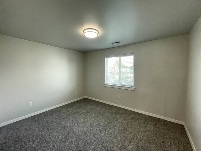 Building Photo - 11473 Baserri Dr
