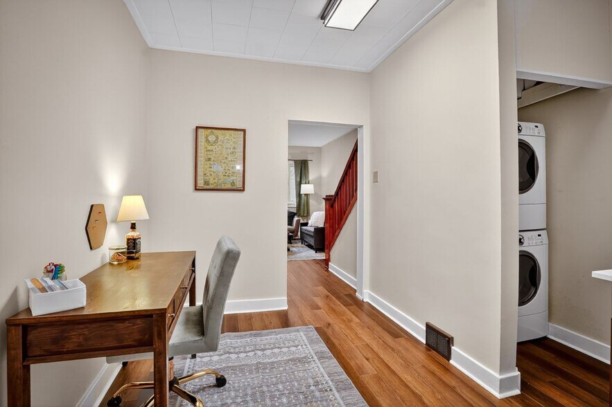 Building Photo - 3225 Mary St