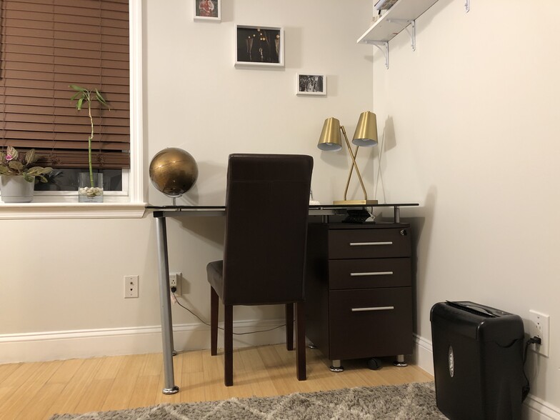 Bedroom 2 or Office Space - 524 Dudley St
