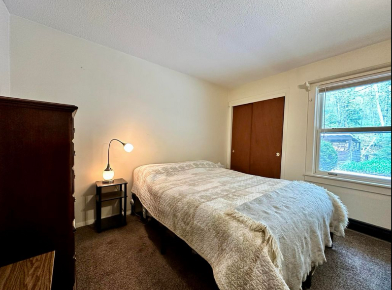 Building Photo - 57 Silver Birch Pl
