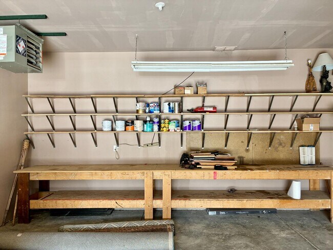 Building Photo - 1009 Forrest Dr