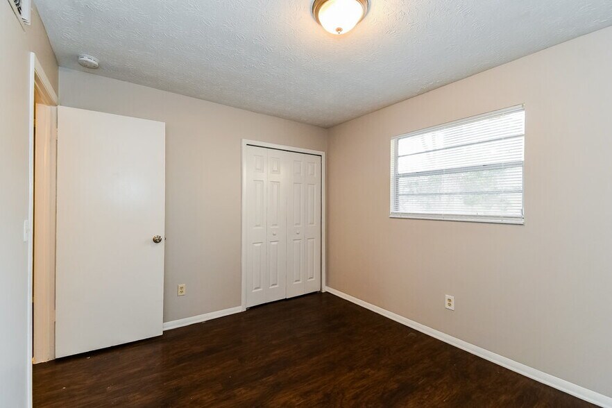 Building Photo - 7269 Sharbeth Dr S