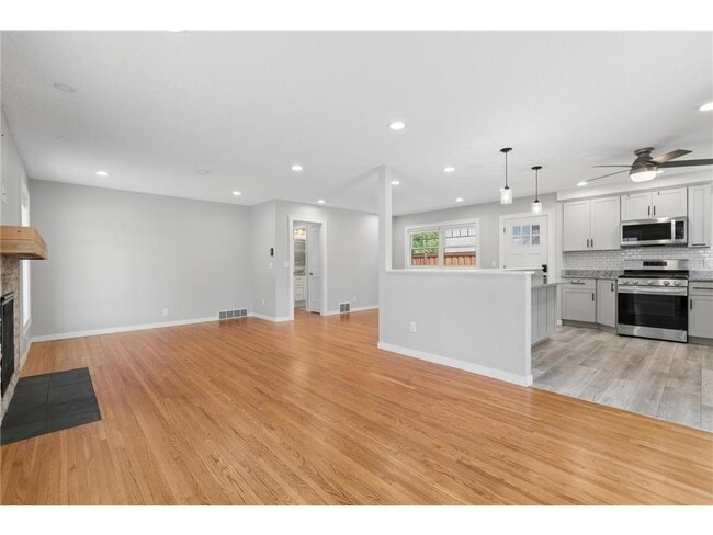 Building Photo - 3100 W 55th St