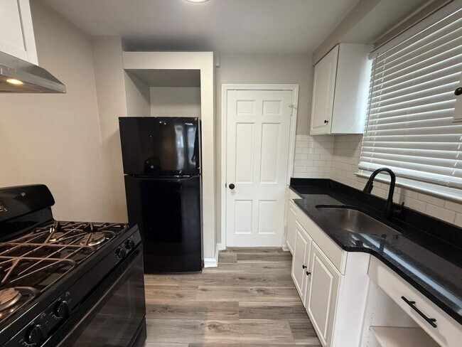 Building Photo - Renovated 3-Bedroom Home – We Welcome Sect...