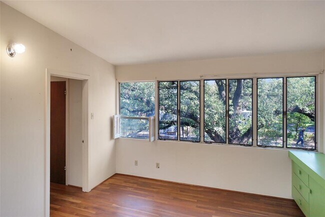 Building Photo - 1806 Alta Vista Ave
