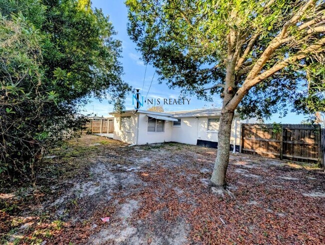 Building Photo - JUTS REDUCED!!!   3/1.5/1 1113 Sq. Ft. with UPDATED bathrooms and kitchen with GRANITE, LARGE bac...