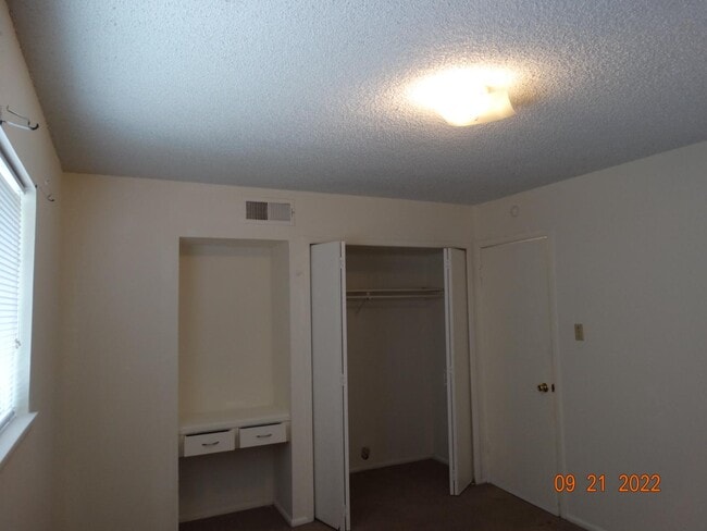 Building Photo - 7132 Larksong St