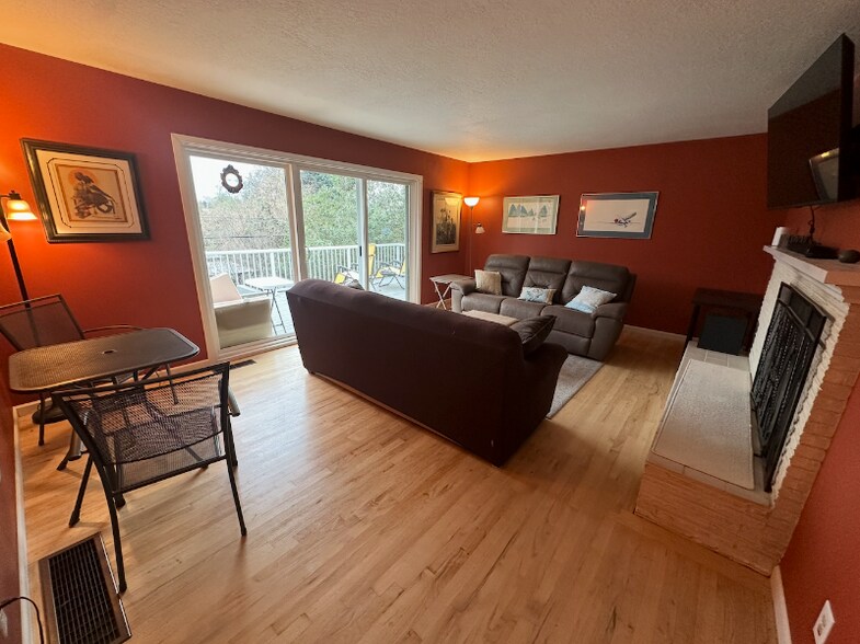 Building Photo - 11500 SW Fairfield St