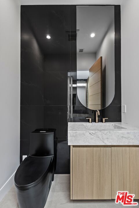 Building Photo - 16851 Encino Hills Dr