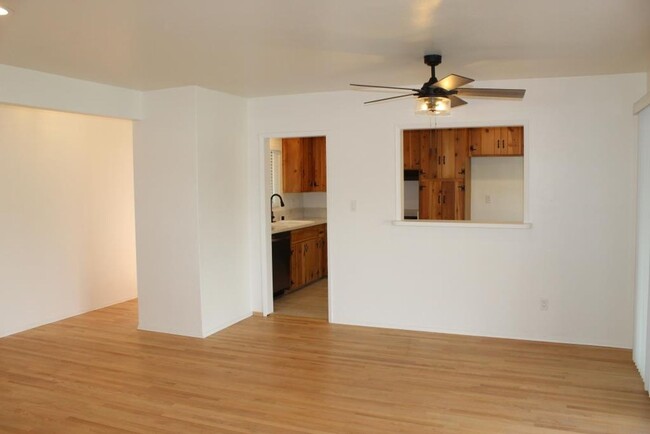 Building Photo - 3Bed/2Bath -Serra Mesa ~ Gowdy Ave.