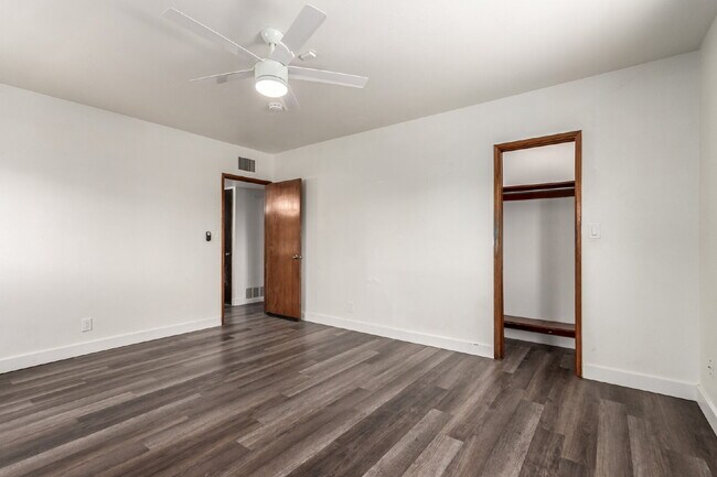 Building Photo - Beautifully updated 4 bed 2 bath Single Fa...