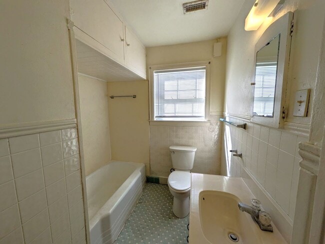 Building Photo - 4670 Maddox St