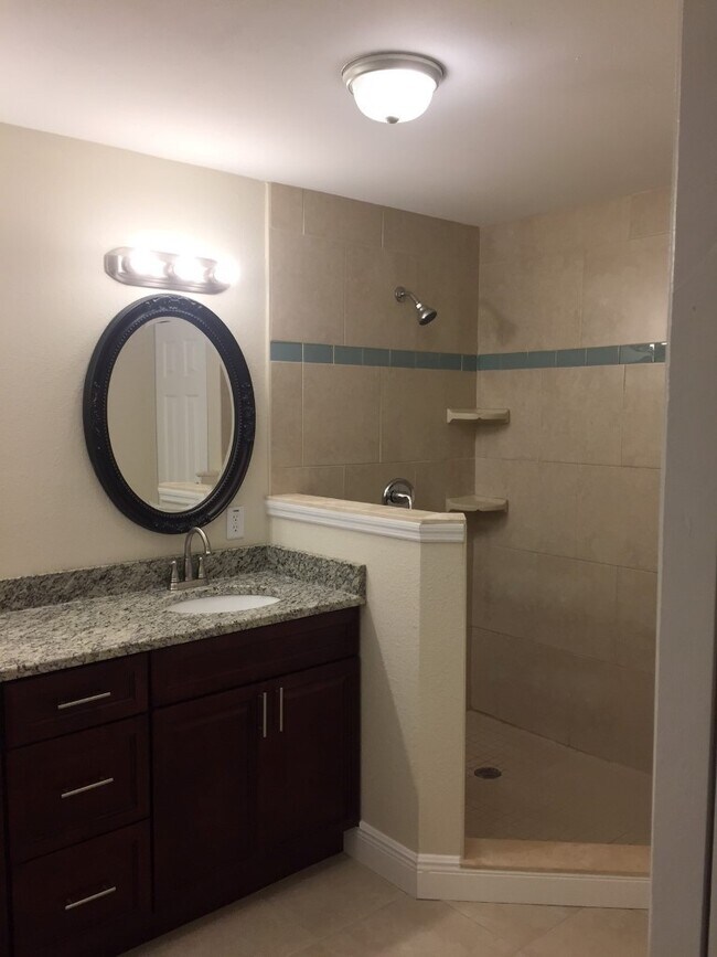 Building Photo - 3 Bedroom, 2 1/2 Bath Single Family Home With Pool