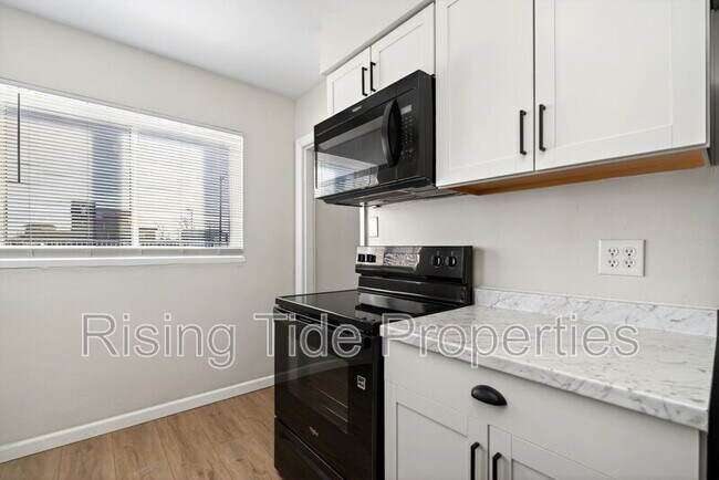 Building Photo - 1937 N Sunny Ridge Rd