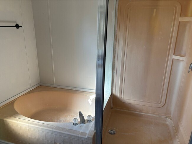 Building Photo - Rural 3/2 on Three Acres!