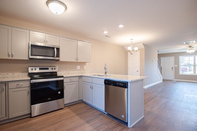 Building Photo - Like New Two Bedroom!