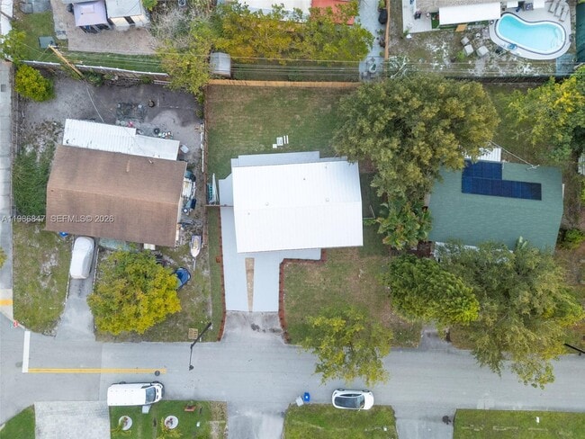 Building Photo - 3180 NE 10th Terrace