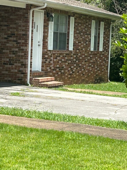 Building Photo - 1002 Ogrady Dr