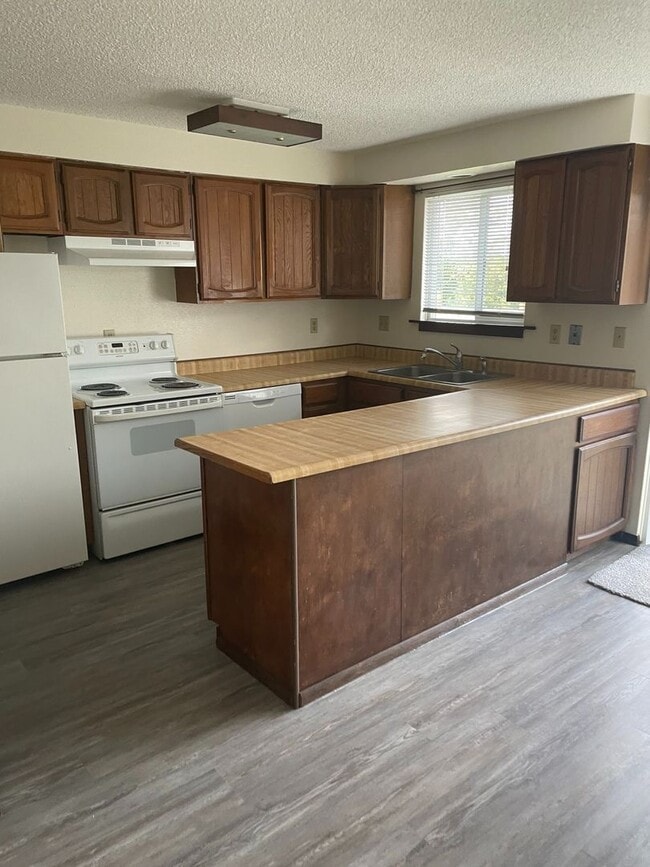 Building Photo - BENE01