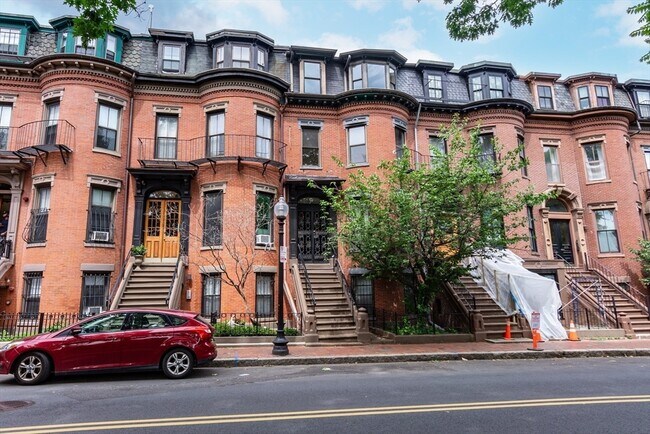 Building Photo - 209 W Newton St