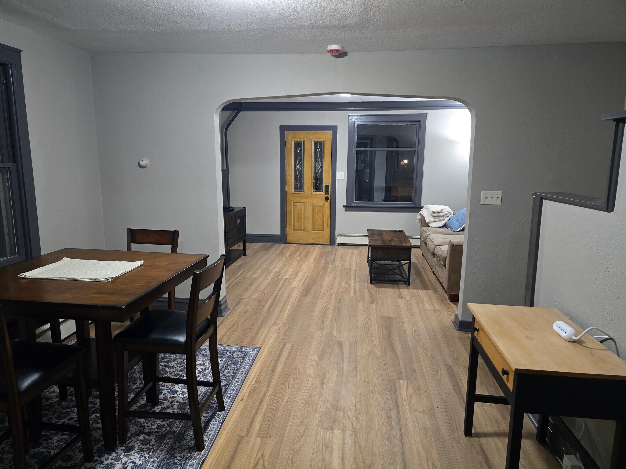 Building Photo - 1825 E 5th St