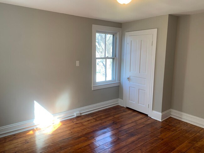 Building Photo - 718 Cattell St