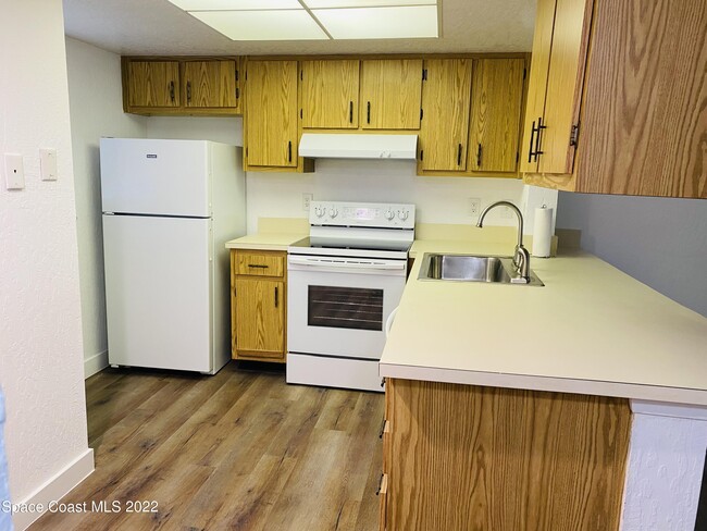 Building Photo - 1604 University Ln
