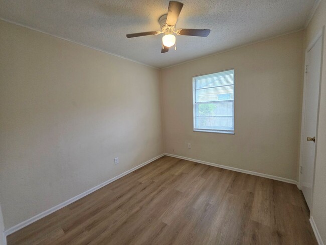 Building Photo - 5BR/2BA home with large family room