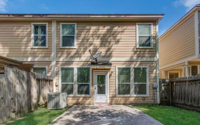 Building Photo - 743 Hallsleigh Ln