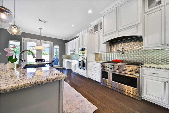Building Photo - 1332 Gardenia Dr