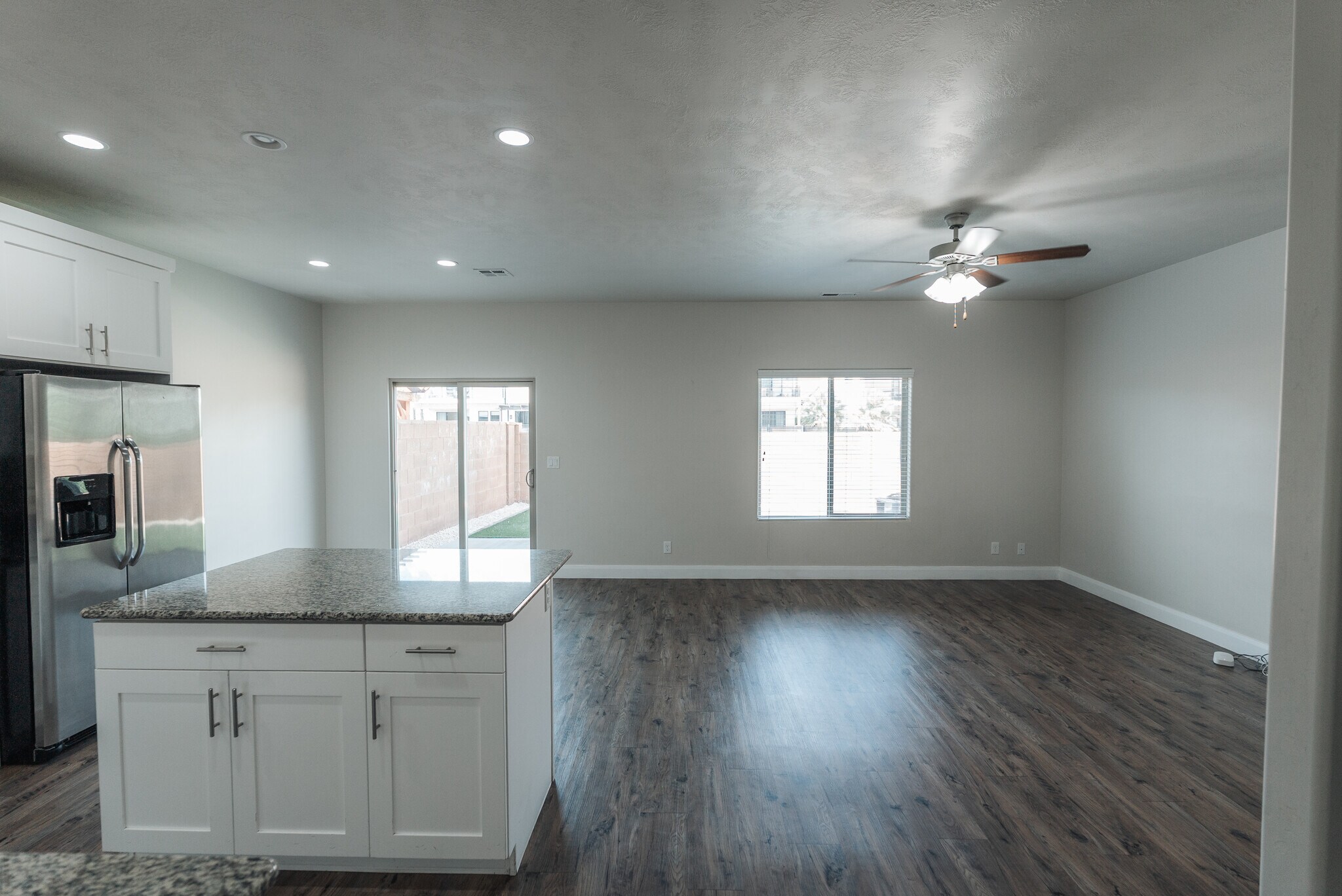 Building Photo - 2545 Bella Vista Dr