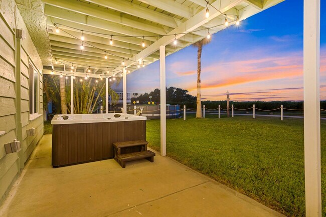 Building Photo - 555 S Gulf Dr