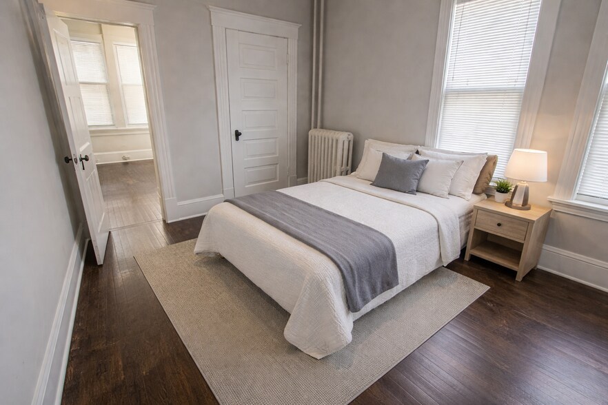 Building Photo - 2529 Polk St NE