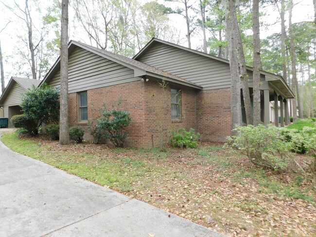 Building Photo - Magnolia Plantation Home