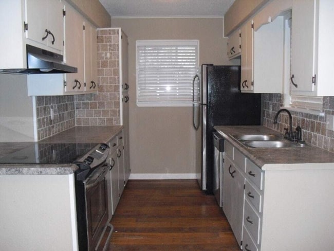 Building Photo - 4310 Idalou Dr