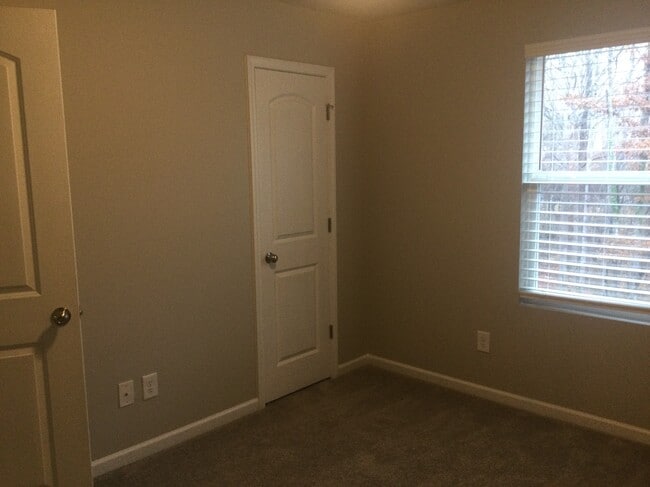 Building Photo - 135 Mountain Crest Dr